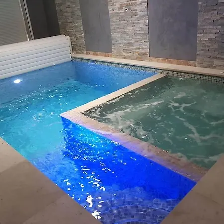 Avec Piscine Chauffee A L'annee