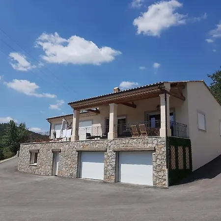 Avec Piscine Chauffee A L'annee Peyroules